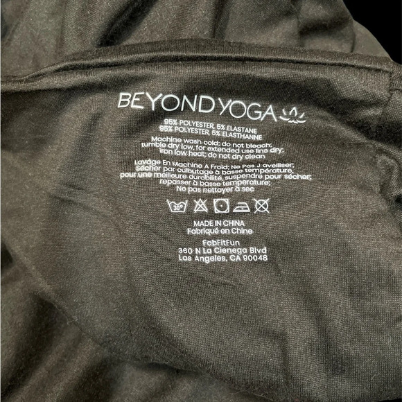 Beyond Yoga Pocket Infinity Scarf in black NWT - Picture 5 of 7